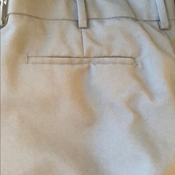 Van Heusen Dress pants 32 x 32 EUC - Picture 3 of 4